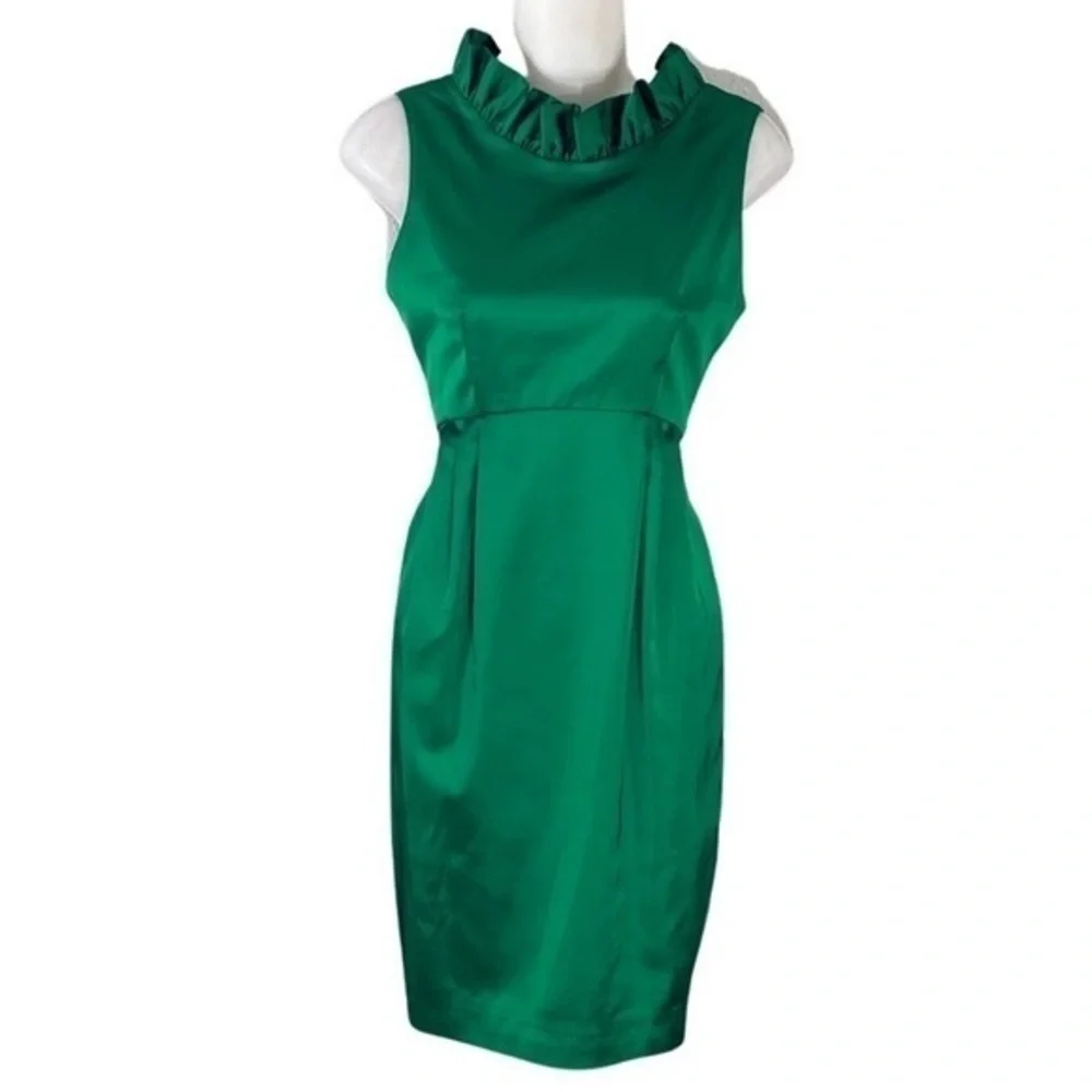 Camilyn Beth The Go Go Green Satin Ruffle Collar Sleeveless Dress 2 GG5